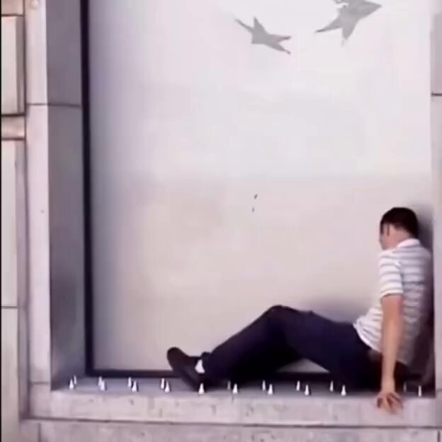 How urban design excludes the Homeless 😲 © architecture_explains