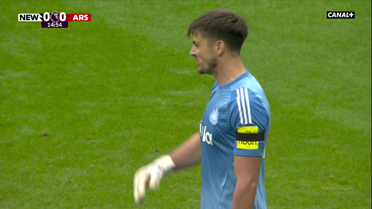 ❌ Pénalty pour Arsenal… annulé par la VAR pour cette intervention de Pope sur Gyökeres 😳 Vous comprenez la décision de l'arbitre ? 🤐 #NEWARS en direct sur CANAL+ | #PremierLeague