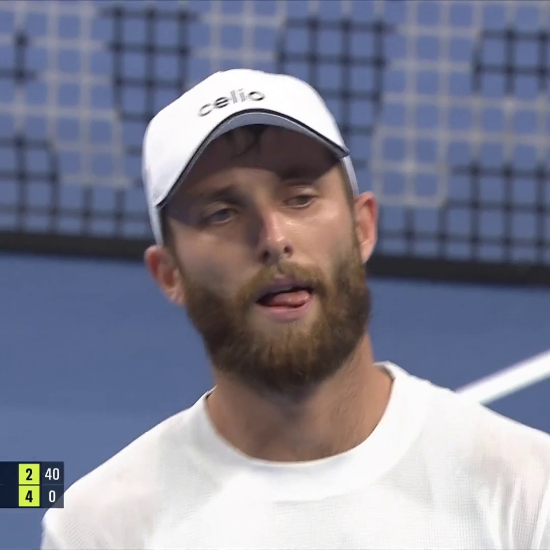 🇫🇷 Moutet s'est fait un petit plaisir contre Zverev avec cette feinte de smash parfaitement exécutée