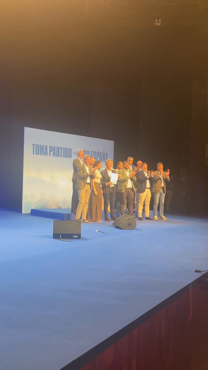 Este es el equipazo que va a llevar a Alberto Núñez Feijóo a la Moncloa para que vuelvan la honradez y la sensatez a España. Enhorabuena por la organización al PP Región de Murcia del presidente Fernando López Miras. ¡Vaya pedazo de acto!