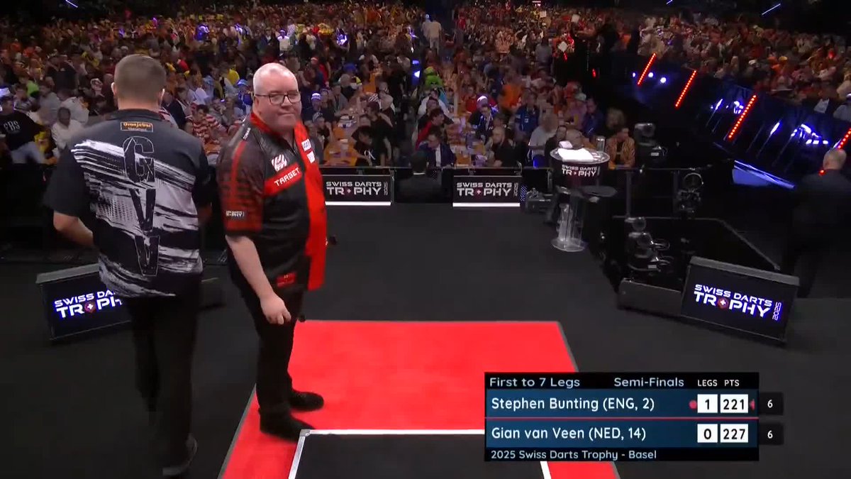 54-TOPS-TOPS Stephen Bunting that is brilliant! The Bullet pins the 134 checkout to lead Gian van Veen 2-0 in this semi-final! 📺 #ET13