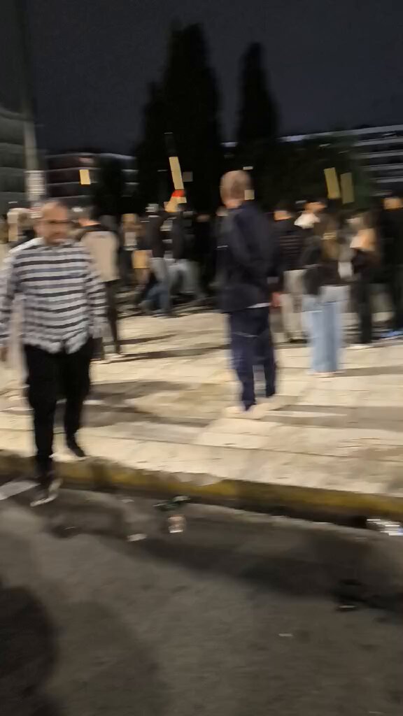 Αναρχικοί,όπως πάντα παντού,σε κάθε αγώνα ,με τον σωστο τρόπο. ΠΥΛΟΣ ,ΤΕΜΠΗ, ΠΑΛΑΙΣΤΙΝΗ ,ΔΕΝ ΥΠΑΡΧΕΙ ΕΙΡΗΝΗ ΧΩΡΙΣ ΔΙΚΑΙΟΣΥΝΗ. Τι κ αν πολλοί δεν τους ακολουθούν,αυτοί δεν άφησαν ποτέ, κανέναν μόνο...