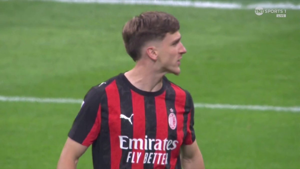 AC Milan race into an early lead! 💥 Brilliant play from Christian Pulisic down the line, and he squares it for an onrushing Alexis Saelemaekers to put AC Milan ahead against Napoli! 📺 TNT Sports & discovery+ UK
