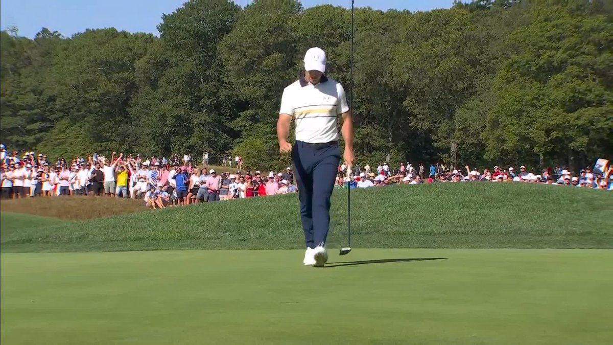 HUGE putt from Rory! 😪