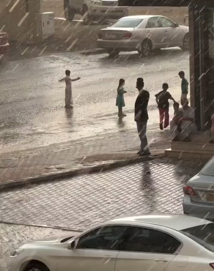 Bazı insanlar yağmuru hisseder, diğerleri sadece ıslanır..