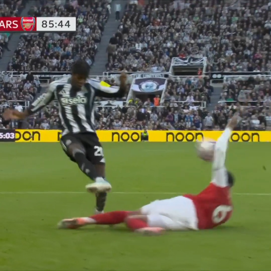 VAR reviewed this incident for a potential handball on Gabriel, but deemed it no penalty in Arsenal's late win over Newcastle.