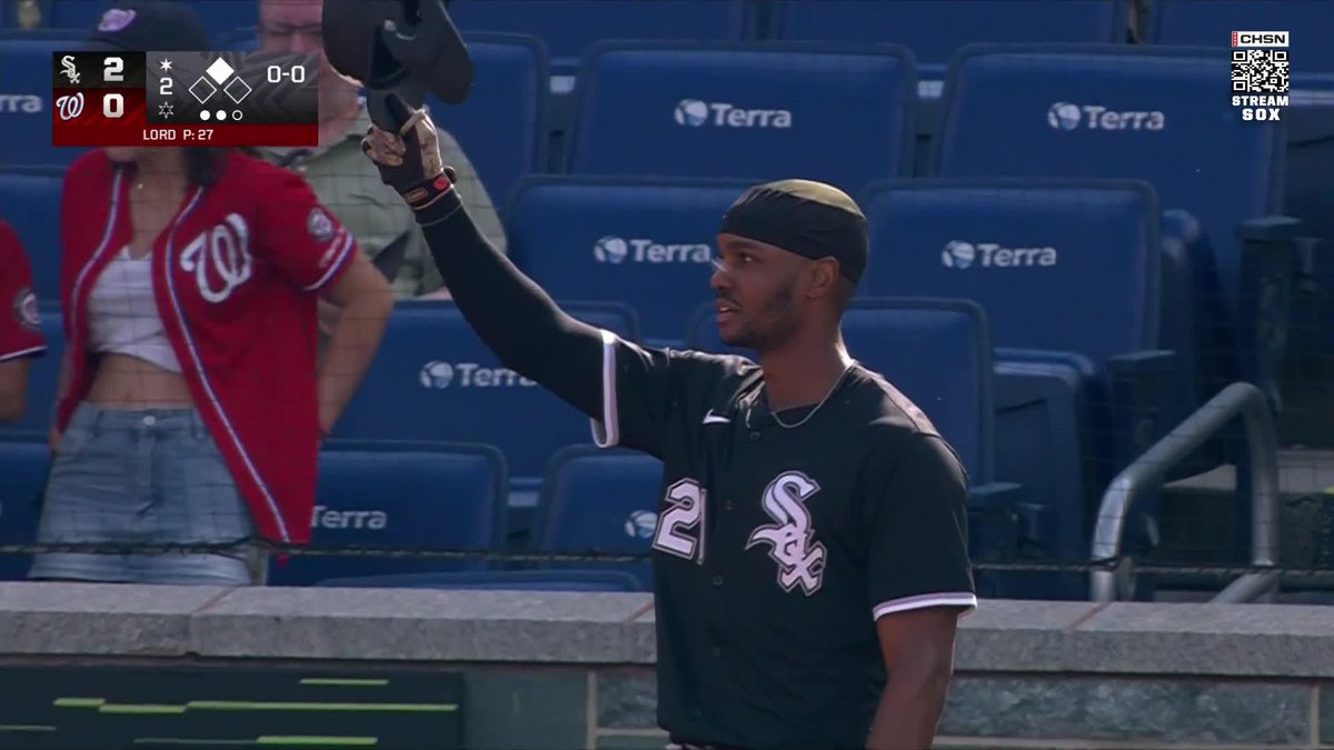 Michael A. Taylor gets a standing ovation in his final Major League game 👏