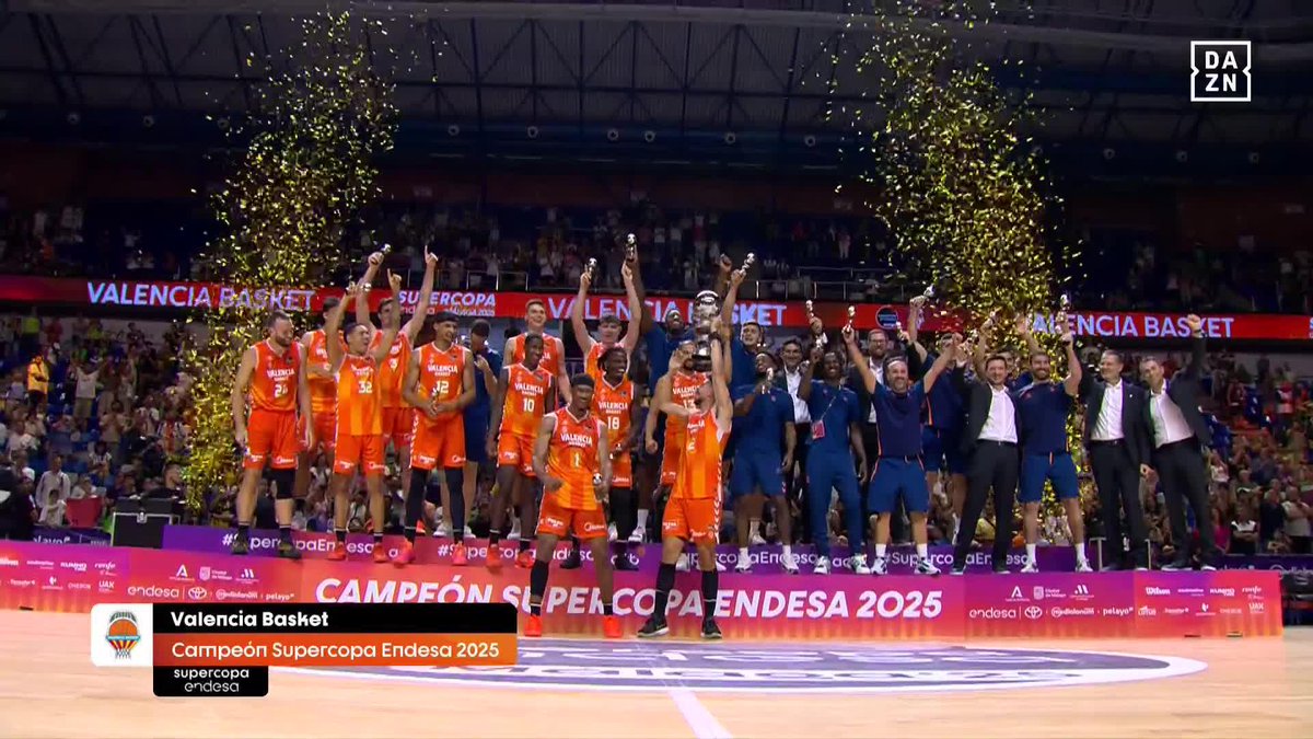 ยกCELEBRADLO CHAVALES, QUE YA ES VUESTRA! ๐๐๐ Valencia Basket Club alza al cielo de Mรกlaga la Supercopa Endesa 2025 ๐ #SupercopaEndesaxDAZN ๐