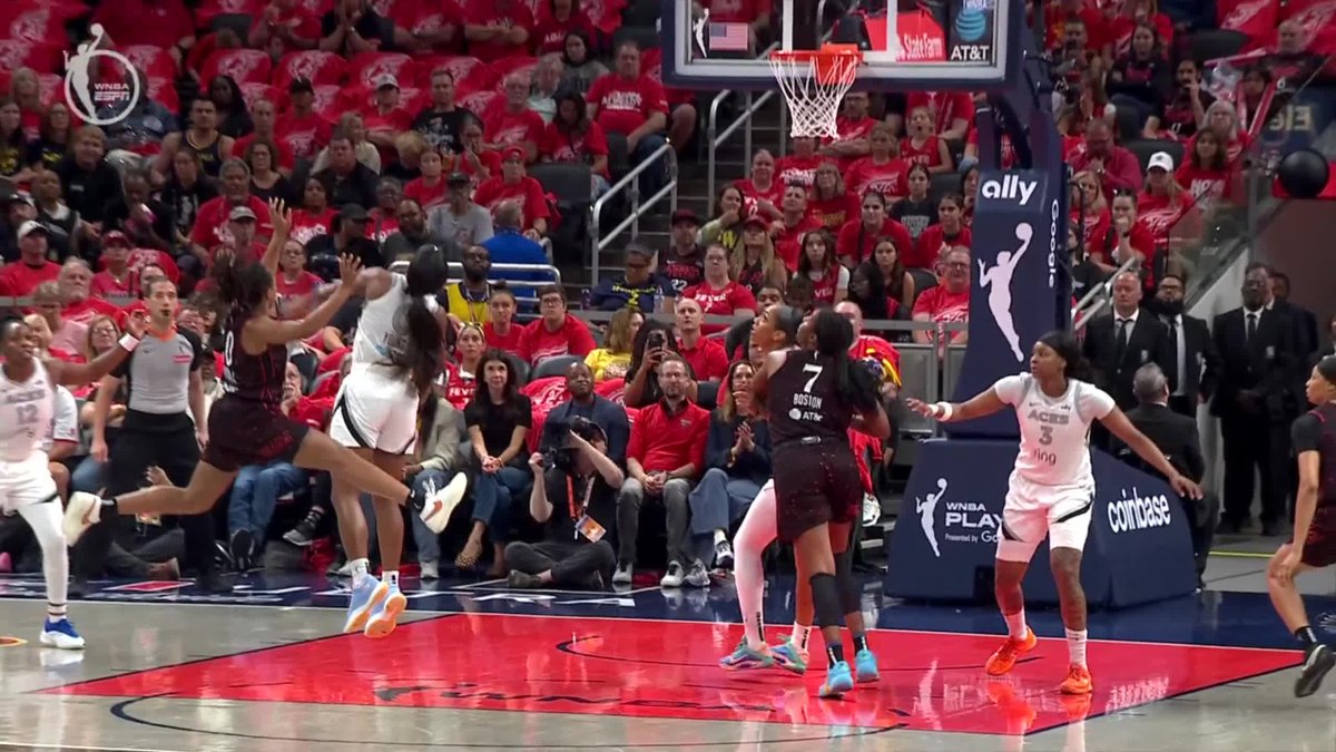 How did she make this bucket? Kelsey Mitchell just needs the guitar for this rockstar shot 😂