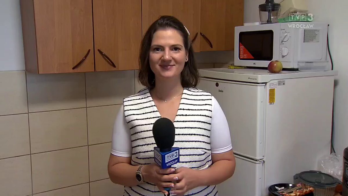 Skala ukrainizacji na przykładzie Wrocławia. Dziennikarka reżimowego TVP S.A. w likwidacji - Ukrainka. Student z którym przeprowadza wywiad - Ukrainiec. Na razie mówią po polsku, ale to też się zmieni prędzej czy później jak będą już stanowić powyżej 50 % #StopUkrainizacjiPolski