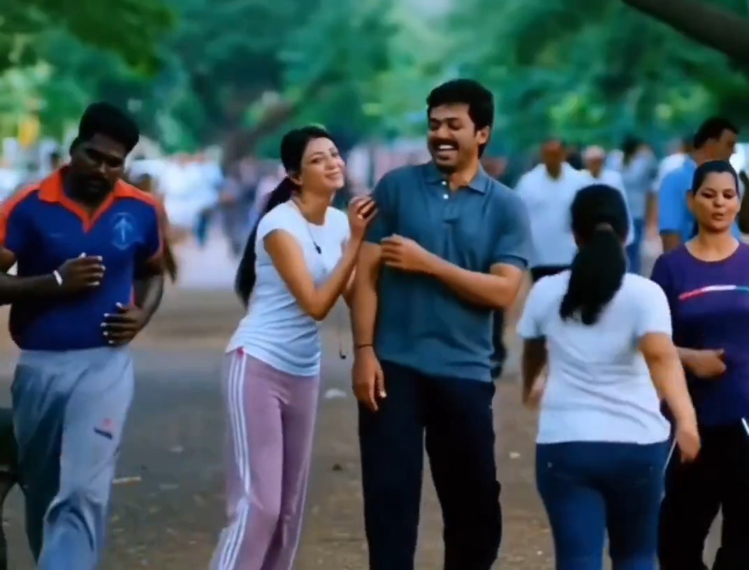 Interesting thing about #NaaPeruShiva is that first half and second half are completely different genres (love story to crime thriller) and we will barely notice the change in trajectory. Great screenplay 👌