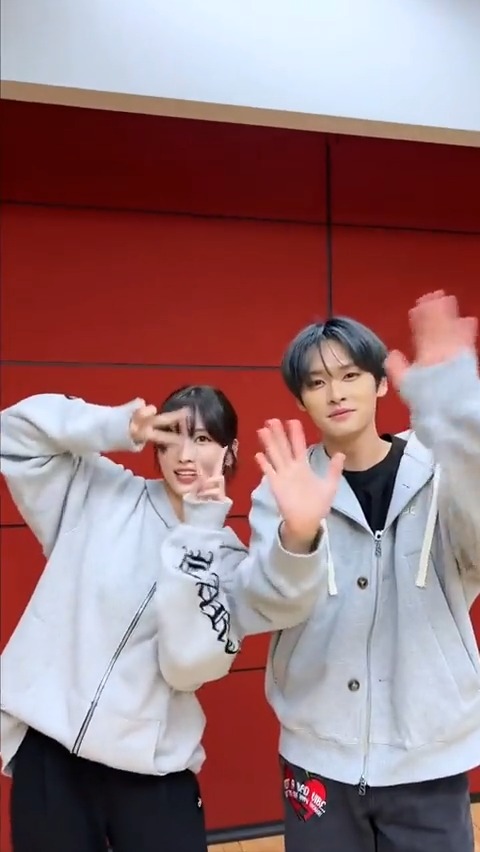 cant believe there’s a video of arisu and usagi from aib dancing to case143 like omg crazy crossover..