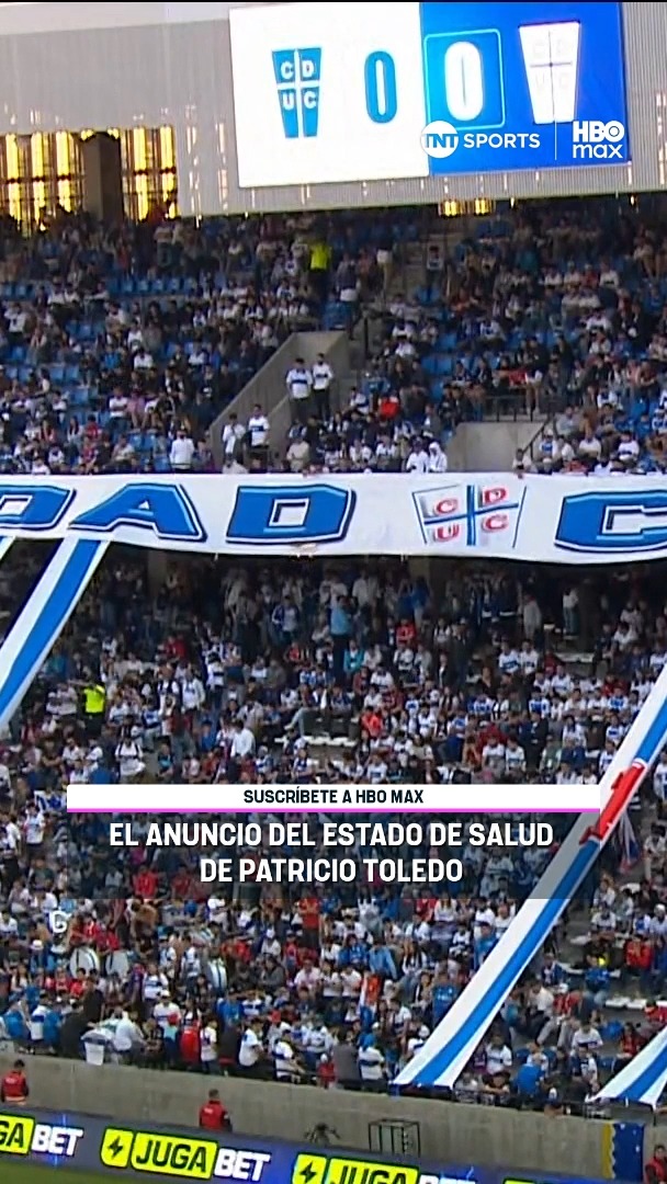 ๐ค๐๐งคโฝ ยกTodavรญa te queda mucho por disfrutar con #LosCruzados, Pato querido! Asรญ fue el momento en el que el Claro Arena recibiรณ la actualizaciรณn del estado de salud de Patricio Toledo, quien se encuentra estable tras sufrir un infarto agudo al miocardio. En homenaje al mรญtico exarquero de La UC, y en seรฑal de enviarle buenas energรญas para su recuperaciรณn, sus compaรฑeros decidieron seguir con el Adiรณs Capitanes.