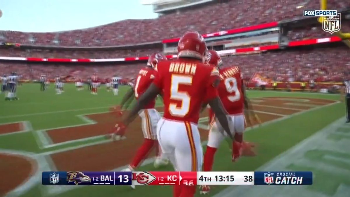 Los Chiefs están dominando el juego contra los Ravens. Hollywood Brown le anotó touchdown a su ex.
