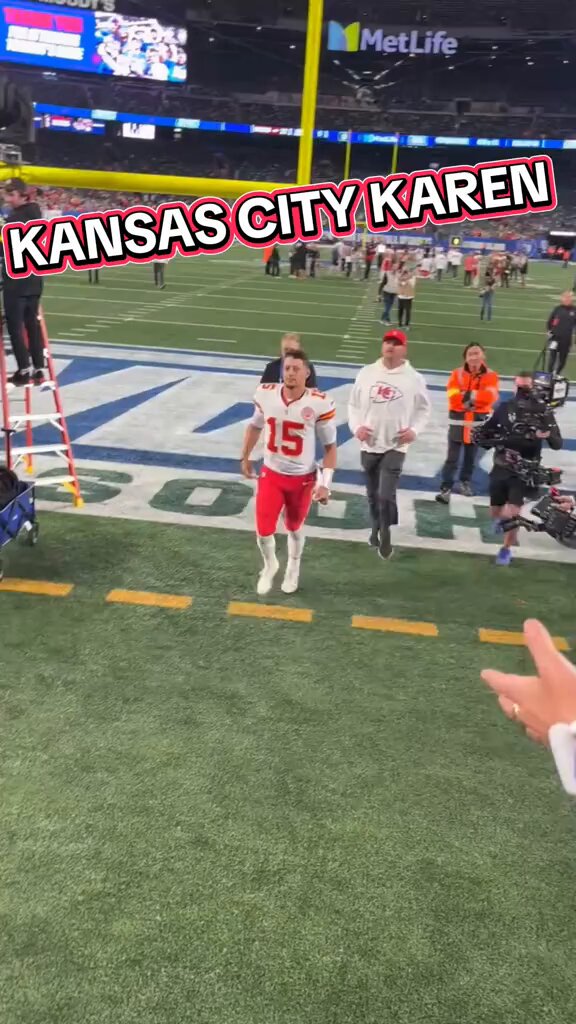 Terrible: A Giants fan STOLE Patrick Mahomes' headband that he tried giving to a young Chiefs fan for his birthday. You can see how devastated he was 😔💔 There is no place for this in sports...