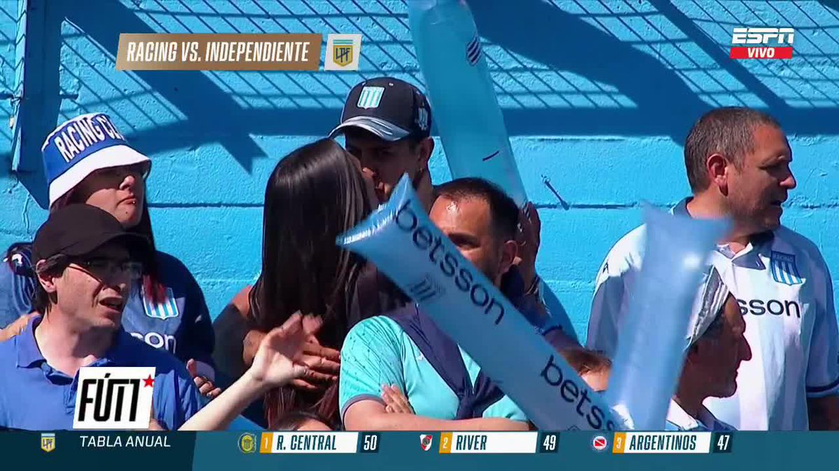 DISCUSIÓN Y RECONCILIACIÓN CON BESO: el Racing de Costas es amor. 📺 #ESPNFútbol1 | #DisneyPlus Plan Premium
