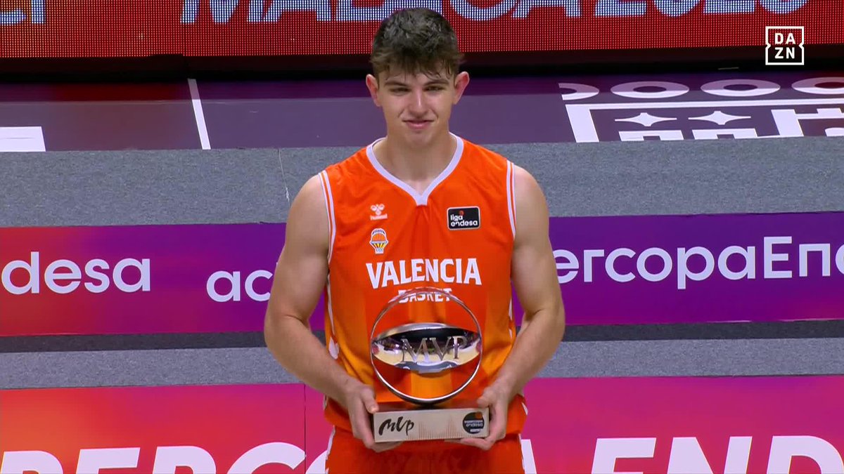 🚨 19 Yaşındaki Genç Yıldız Real Madrid’i Devirdi! Valencia, Süper Kupa finalinde Real Madrid’i 98-94 mağlup ederken, 19 yaşındaki Sergio De Larrea maçın MVP’si seçildi. Sergio De Larrea 21 Sayı 2 Asist Mario Hezonja 19 Sayı 7 Ribaund