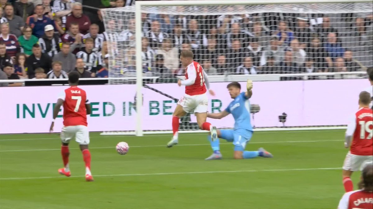 "It's DEFINITELY a penalty!" 🤬 Dermot Gallagher and Jay Bothroyd compare Arsenal's overturned penalty with the decision to send off Robert Sanchez for Chelsea against Man United last week...