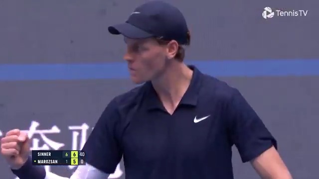 Winner winner, Sinner Sinner 🤝 Jannik Sinner defeats Marozsan 6-1 7-5 to claim his 40th tour-level victory of the season and return to the Beijing final four. @chinaopen | #2025ChinaOpen