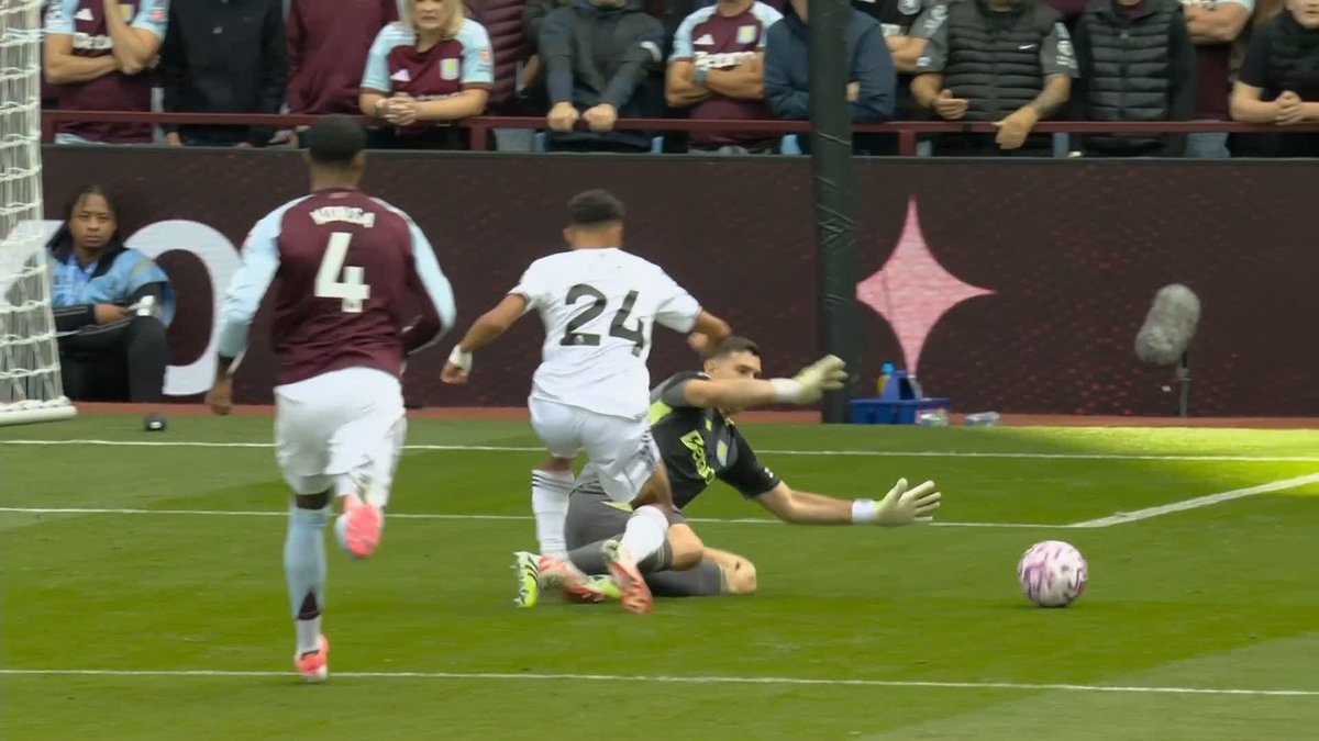 "He was going down anyway!" "I'm a forward, so I'd give a penalty!" Should Josh King have been awarded a penalty against Aston Villa yesterday? 🔎