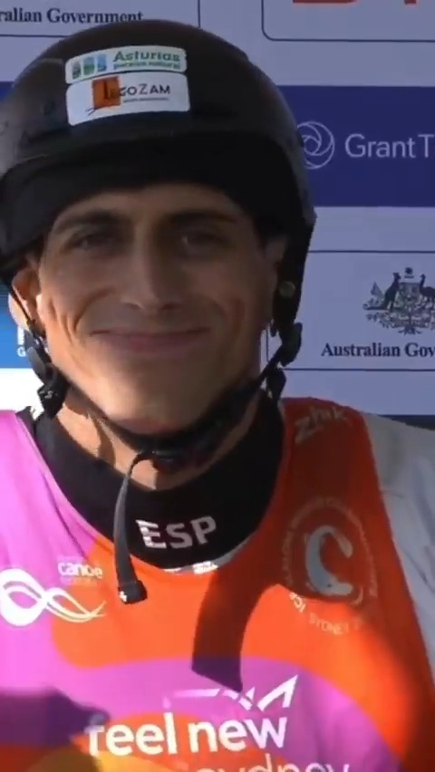 El año pasado se quedó fuera de París 2024 por unos criterios publicados tras las competiciones. Fue, en sus palabras, el "varapalo más grande de su vida" Hoy, David Llorente Vaquero 🇪🇸 ha ganado el oro mundial en kayak cross, el primer palista español en lograrlo en esta modalidad 🥇👏