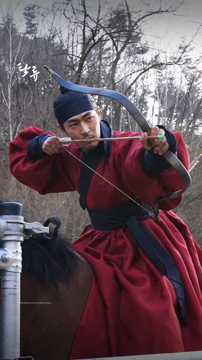 적마 탄 왕자님 등장!🤴 정천이의 액션 감상하시죠 <탁류> 지금 스트리밍 중 #탁류 #TheMurkyStream #로운 #신예은 #박서함 #박지환 #추창민감독 #천성일작가 #디즈니플러스 #DisneyPlusKR