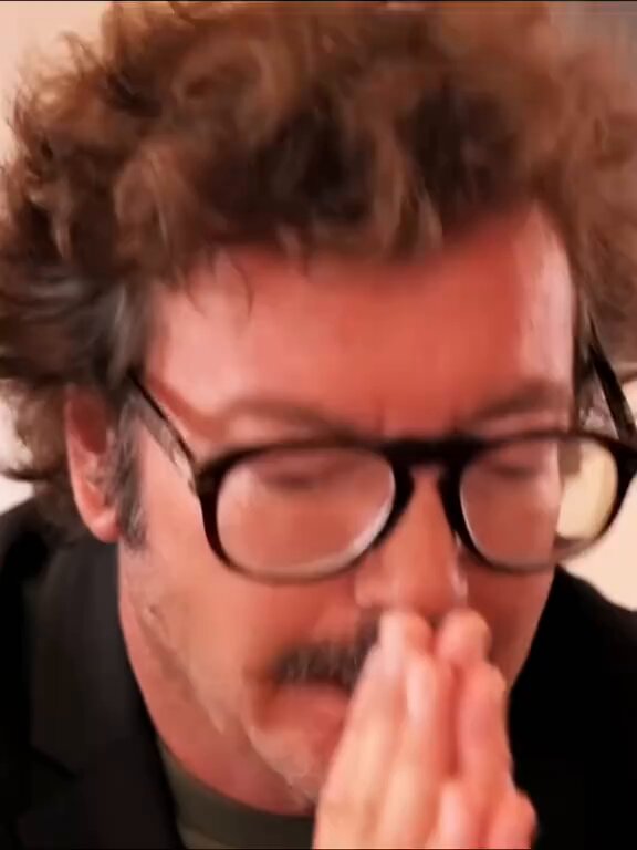 Toute ressemblance avec des personnes existantes du monde journalistique belge est purement fortuite 🤣