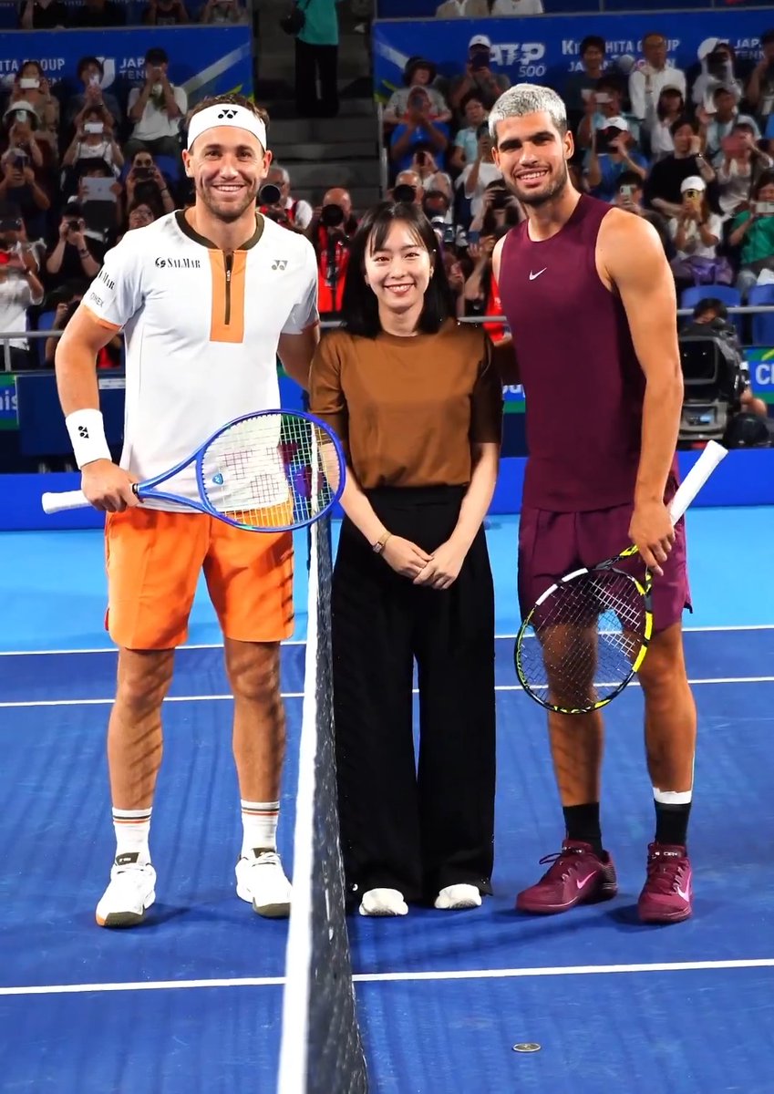 🎾#木下グループジャパンオープン🎾 シングルス準決勝💥  ̄ ̄ ̄ ̄ ̄ ̄ ̄ ̄ ̄ #カルロス・アルカラス 🆚 #カスパー・ルード コイントスは #石川佳純 さんです🏓💛 #木下JOテニス #kinoshitajotennis