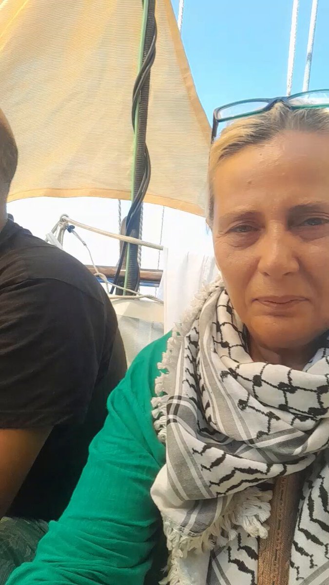 Bir Gazze şarkısı ezber ediyoruz arapça Al Jazeera kanalının canlı yayını için... 72 milletin dilinde bir özgürlük türküsüsün sen ey Şehri Sabır ey Ehli Sabır... Filistin, Gazze...