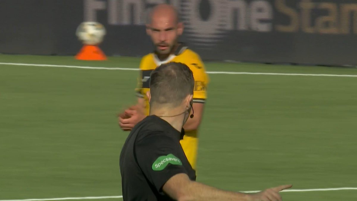 🗣️ "Once it's drawn to your attention with VAR, you can't unsee it..." Ref Watch analysed Rangers' penalty and disallowed goal in their Premiership win at Livingston ⤵️