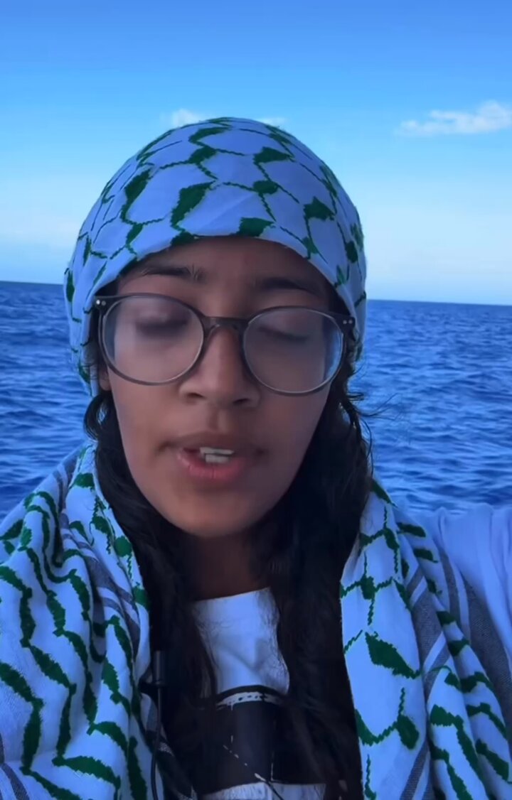 أنتم صوت الأسطول وعيناه .. ارفعوا الهمم فغزة تنتظرنا جميعاً الناشطة التونسية على متن أسطول الصمود العالمي سيرين غرايري #أسطول_الصمود_العالمي #GlobalSumudFlotilla⁩