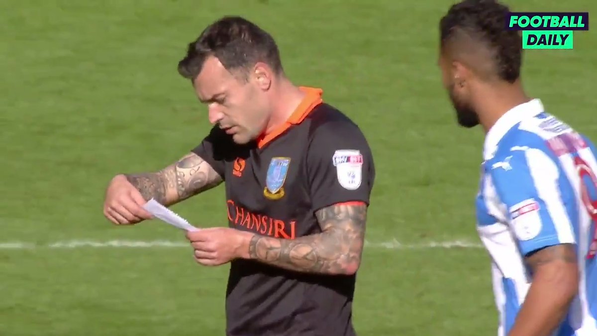 I will always regard this as one of the funniest moments in football history😂