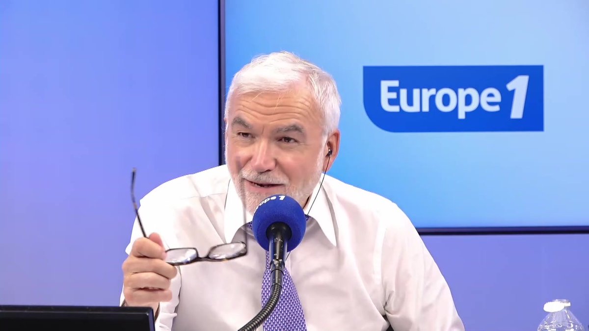 Nicolas Sarkozy "Après le jugement, il est allé dans un restaurant à Paris. Lorsqu’il est rentré, tout le monde s’est levé et a applaudi" raconte Pascal Praud dans #PascalPraudEtVous sur #Europe1
