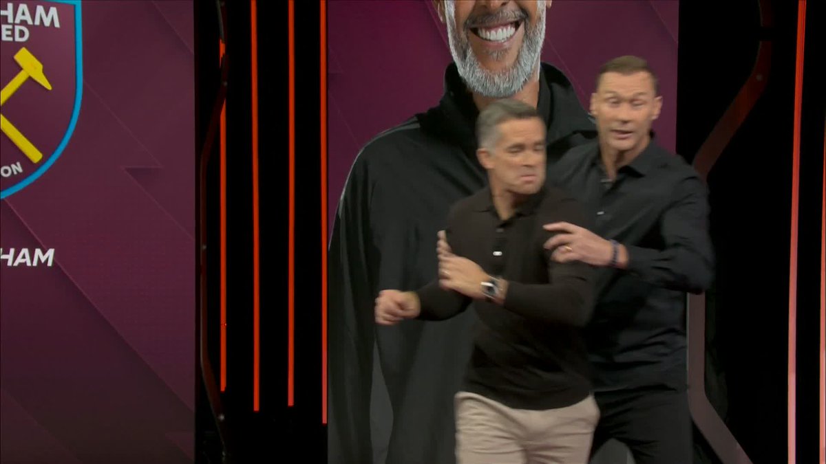 "You stand there son!" 😂 Just Duncan Ferguson throwing Dave Jones around the MNF studio 😅
