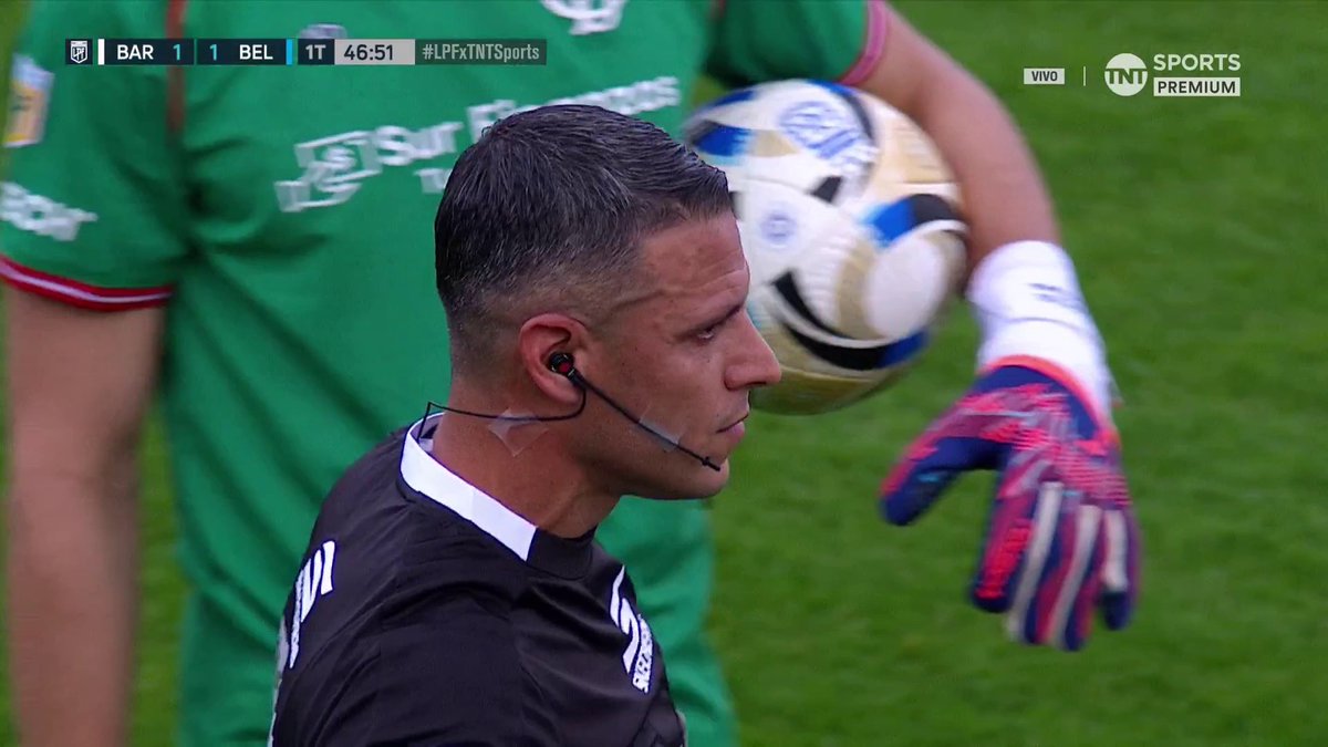 GOL ANULADO A BELGRANO ANTE BARRACAS 🖥️❌ Andrés Gariano revisó en el VAR y cobró falta previa de Jara en el área Viví el Torneo Clausura 2025 por TNT Sports Premium y disfrutalo también en HBO Max 👉 #Suscribite