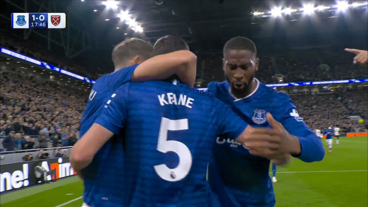 A bullet header from Michael Keane gives Everton the lead! 🔵
