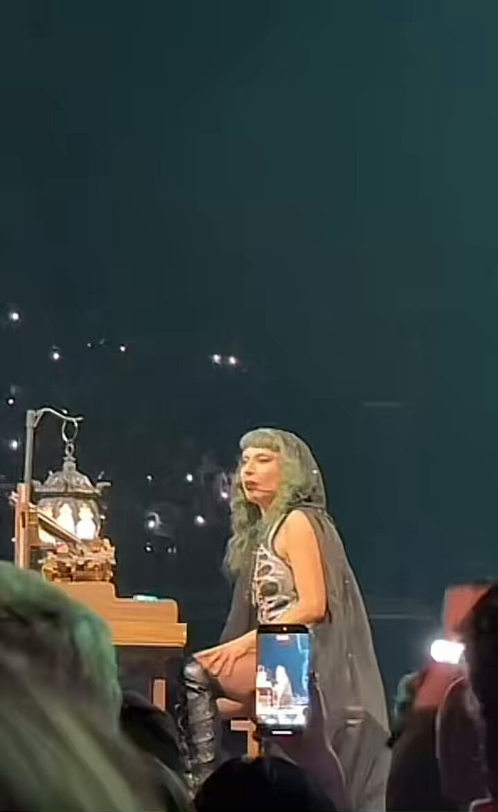 FULL VIDEO: Lady Gaga performs “Speechless” for the first MAYHEM Ball show in London tonight