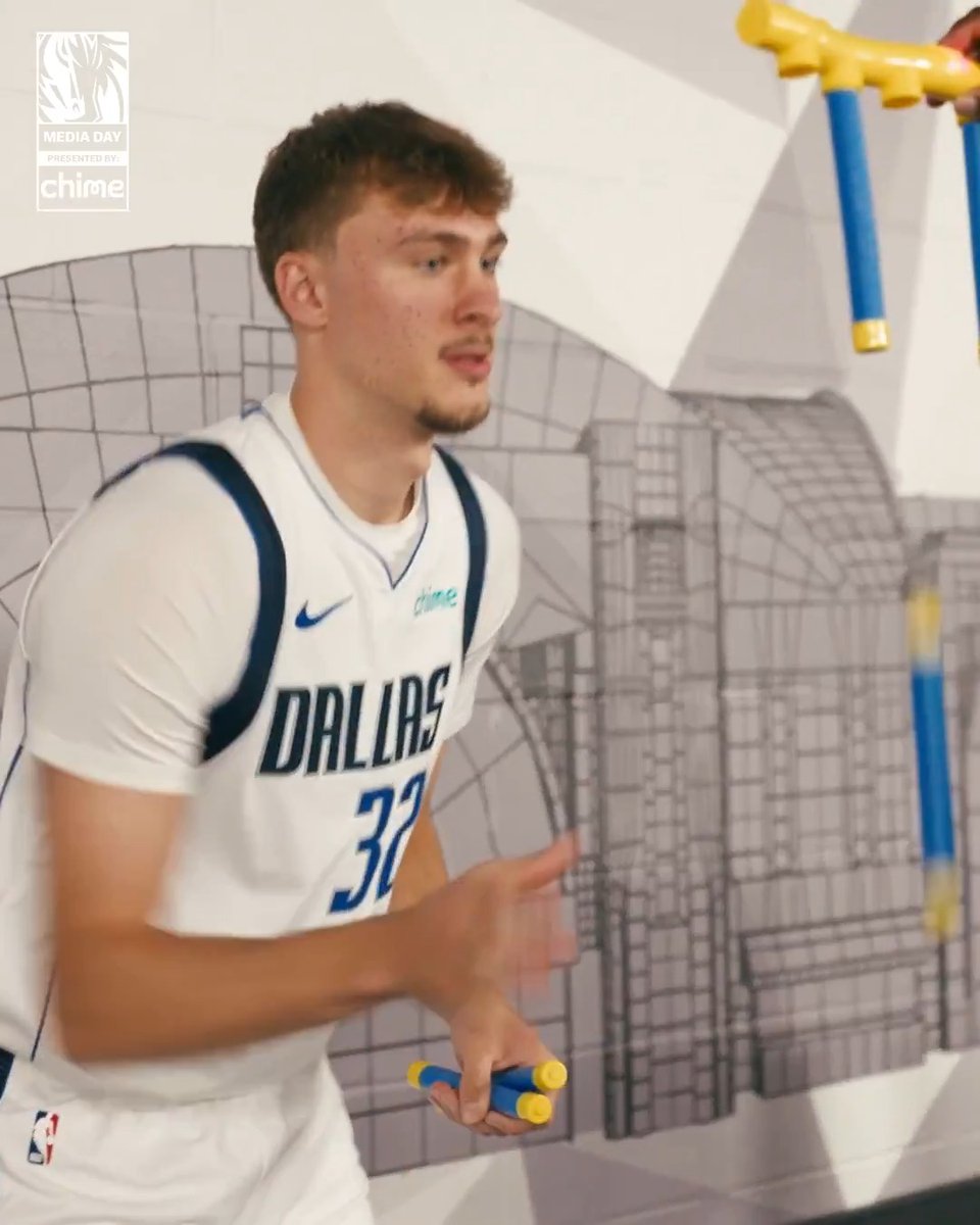 A little friendly competition between Coop &amp; AD 😂 @chime // #MFFL