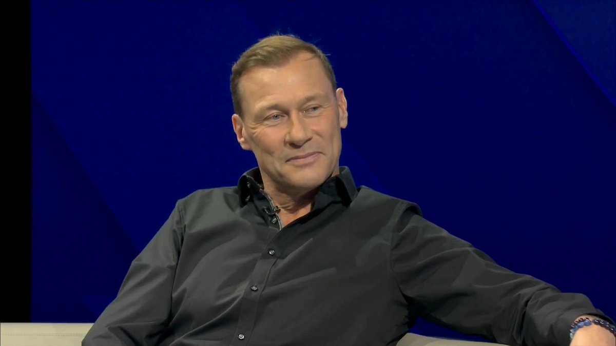 "I'm not even the toughest guy on this sofa by the way..." Jamie Carragher will take that! 😅