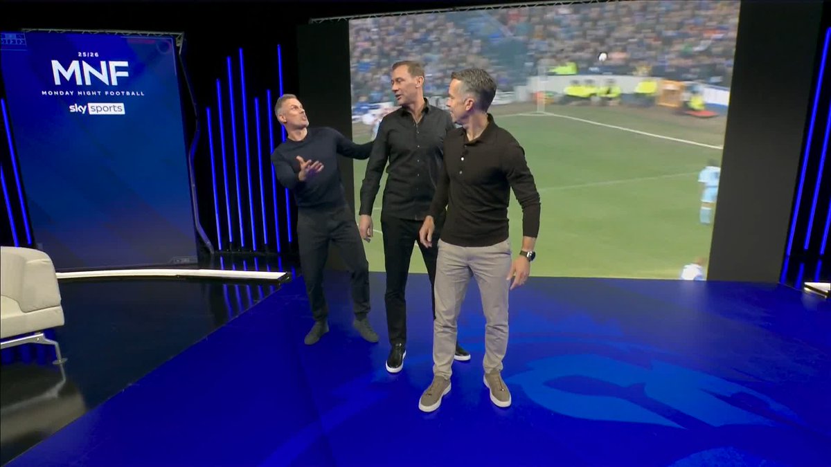 "Are you okay? He's just nearly killed you" 😂 What Michael Owen said to Jamie Carragher after marking Duncan Ferguson at a corner 😅