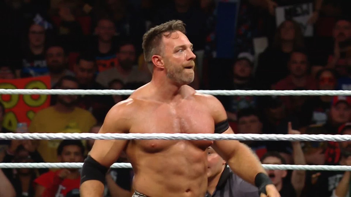 🗣️ L-A-KNIGHT! YEAH! LA is ON FIRE TONIGHT in this match against Kofi Kingston!!!