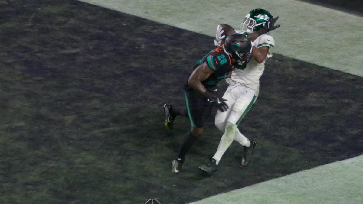 WHAT A SNATCH 😱 Unreal catch from Garrett Wilson 👏