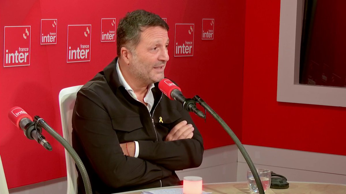 "Pour la première fois en 30 ans dans ma vie, j’ai parlé avec mon cœur de ce que vivent les Français juifs : la peur, l’angoisse, la montée de l’antisémitisme", raconte l’animateur Arthur, qui publie "J’ai perdu un bédouin dans Paris". #LaGrandeMatinale