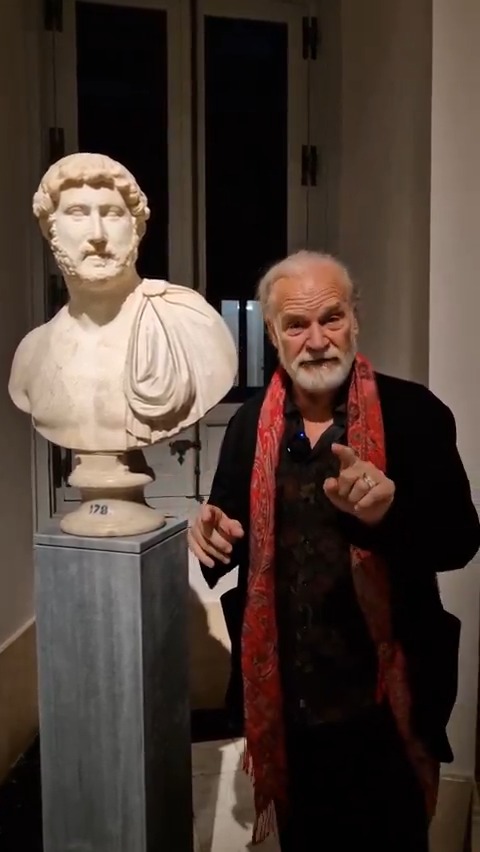 Lluís Homar revive "Memorias de Adriano" en el Museo del Prado