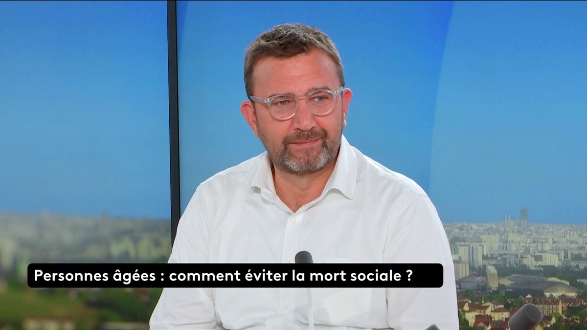 🔴 Personnes âgées : comment éviter la "mort sociale" ? "750 000 personnes de plus de 60 ans aujourd'hui sont en situation de mort sociale, donc 150 % de plus que notre 1er baromètre en 2017". 🗣 Fabrice Talandier, directeur des territoires aux Petits frères des pauvres.