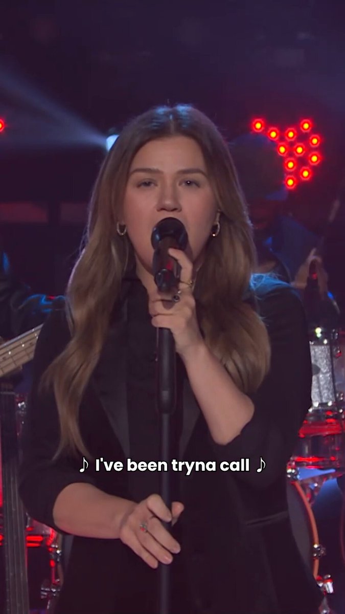Existe alguma música que não fique melhor na voz da Kelly Clarkson? Tirou Blinding Lights da saturação, ela é IMPRESSIONANTE!