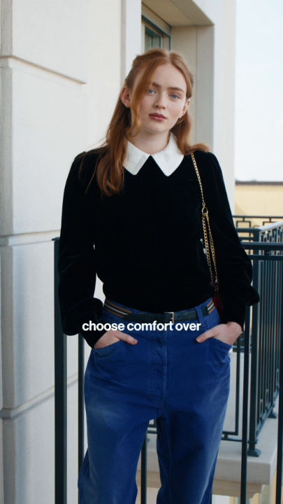 Prada Ambassador Sadie Sink gets ready for the Prada Spring/Summer 2026 Womenswear Show in Milan - a moment of quiet focus before the show begins. Watch the full video on YouTube: #PradaSS26 #PradaPeople