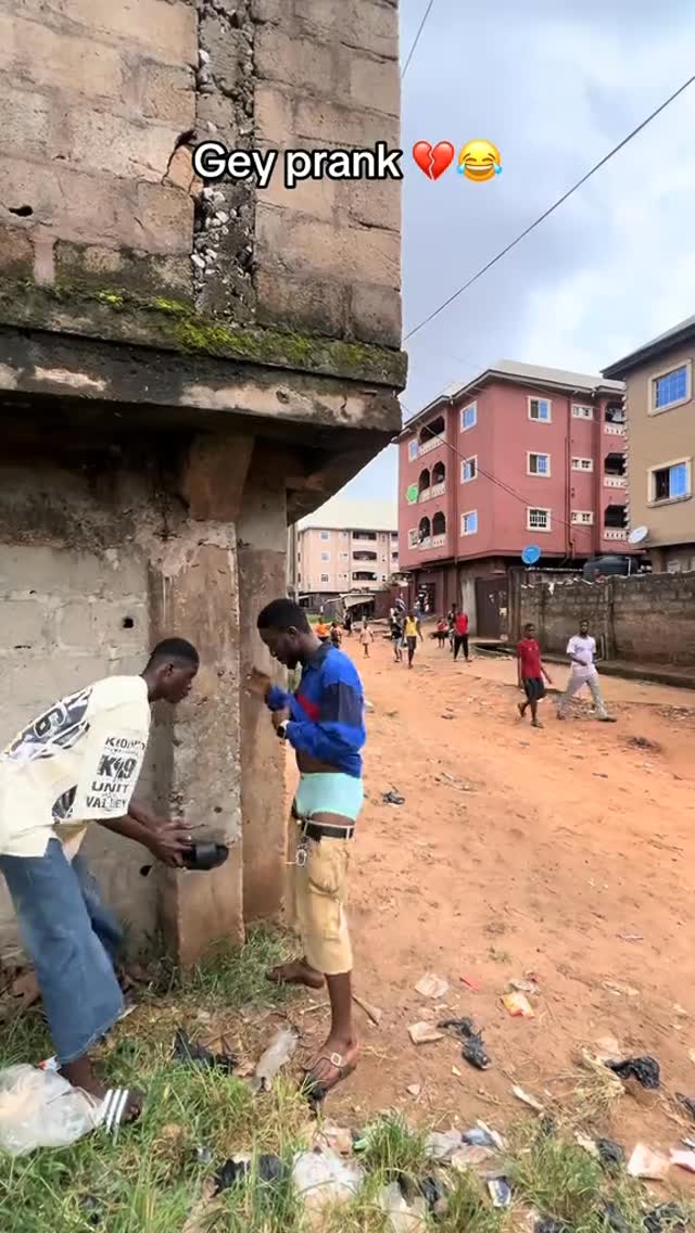 Africans will run from anything suspicious 🤣🤣🤣