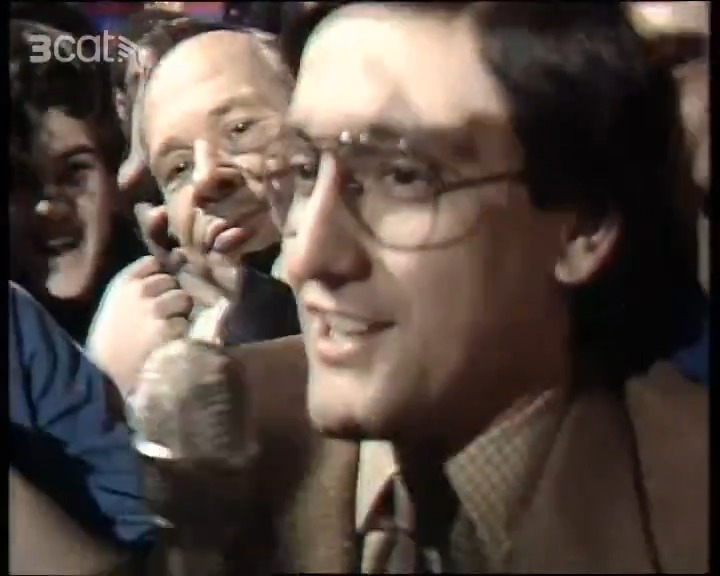 Un altre company que es jubila és l'Arcadi Alibés Arcadi Alibés. Qui no recorda les seves cròniques a peu de Canaletes, celebrant les victòries del Barça, de vegades enmig de situacions arriscades? Molta sort en la nova etapa, Arcadi!