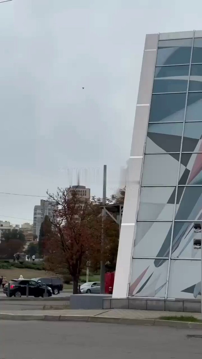 Terrible footage from Dnipro city, where I stayed for a week earlier this month. Its shows Shahed after Shahed hitting the city center in broad daylight. Ukrainian air defense not visible meanwhile, leaving the city vulnerable to Russian terror attacks. At least 25 known victims.